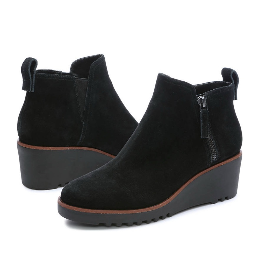 NWOT - Sanctuary Evolve Suede Wedge Booties in Black - Size 7